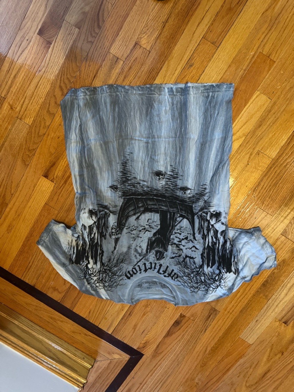 Affliction sz 2xl Gray Graphic Tee with Gothic Bat Design stylish vintage